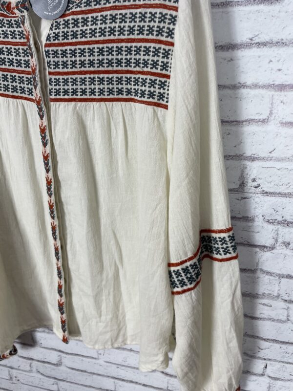 CAMISA BORDADA TONOS TEJA BEIG - Imagen 4