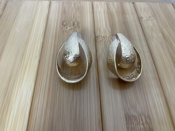 PENDIENTES DORADOS
