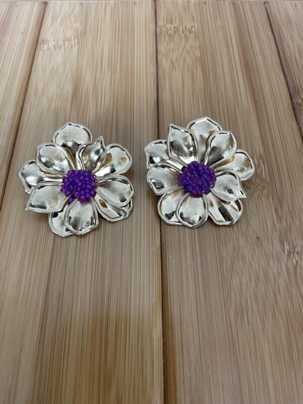 PENDIENTES FLOR DETALLE MALVA