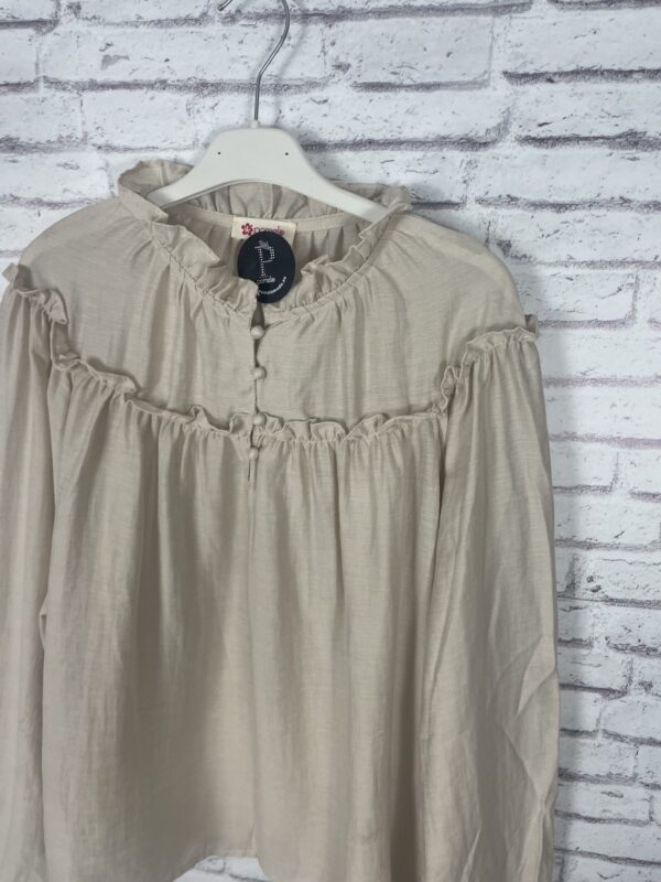 CAMISA BEIG MANGAS ABULLONADAS - Imagen 2