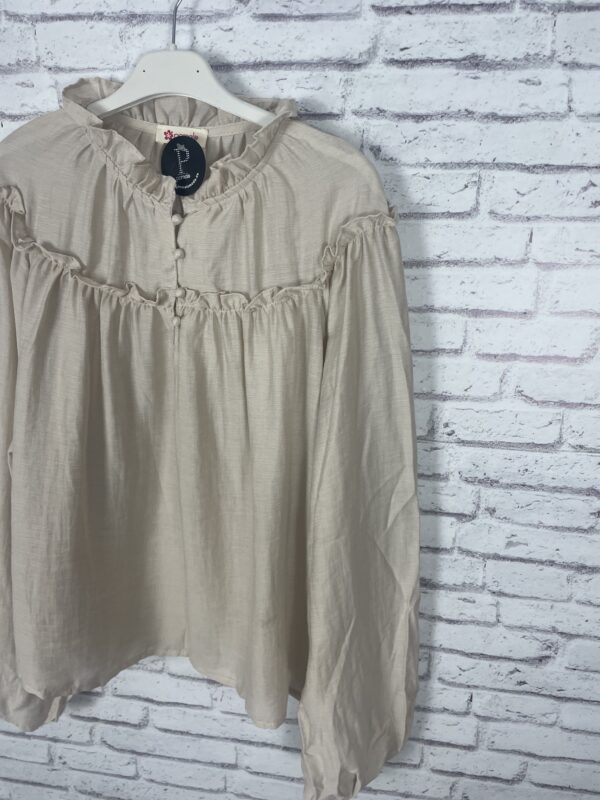 CAMISA BEIG MANGAS ABULLONADAS - Imagen 3