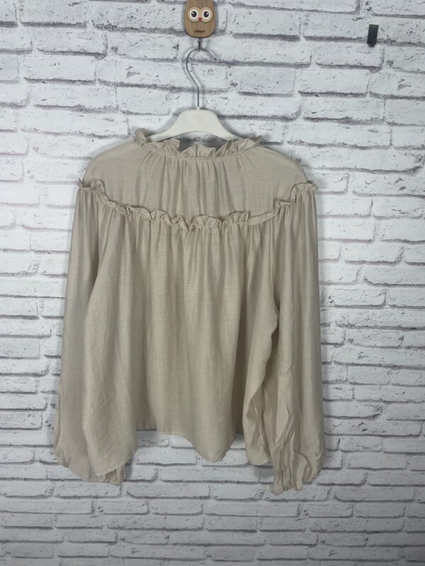 CAMISA BEIG MANGAS ABULLONADAS - Imagen 4