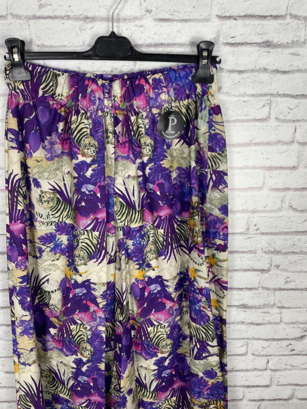 PANTALÓN ESTAMPADO ANCHO TONOS MALVAS - Imagen 3