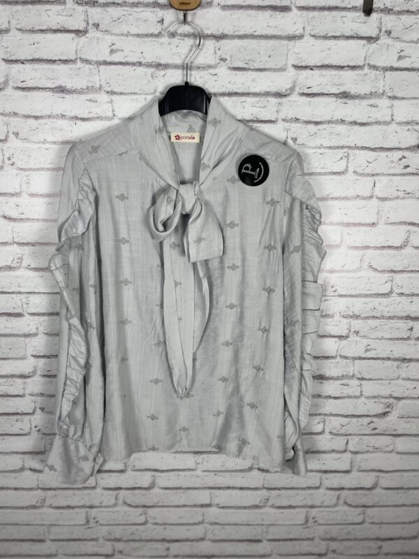 CAMISA BORDADA LAZO GRIS