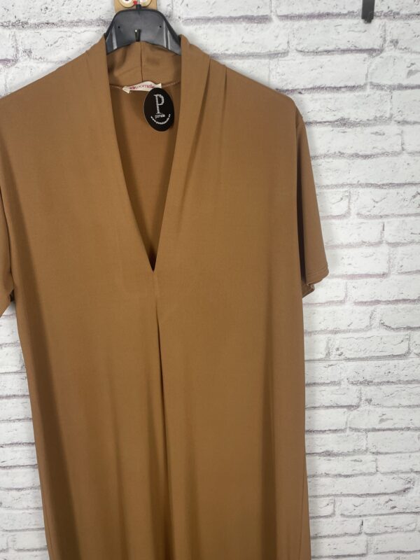 VESTIDO PUNTO DE SEDA CAMEL - Imagen 4