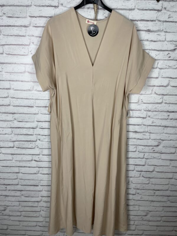 VESTIDO PICO CON CINTURÓN BEIG