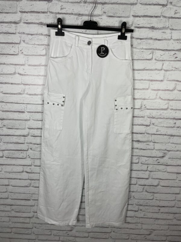 PANTALON BLANCO CARGO TACHUELAS