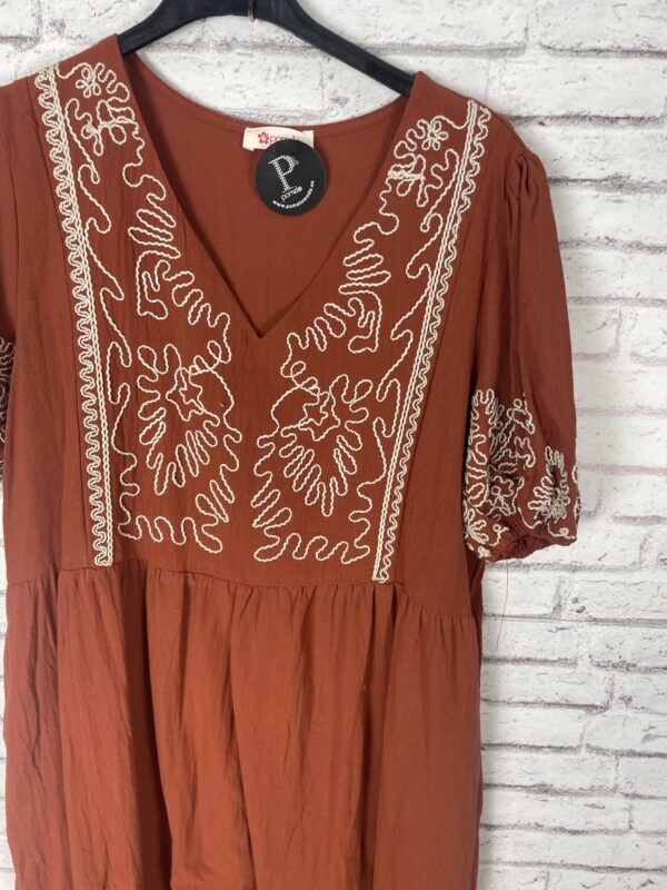 VESTIDO TEJA BORDADO - Imagen 2