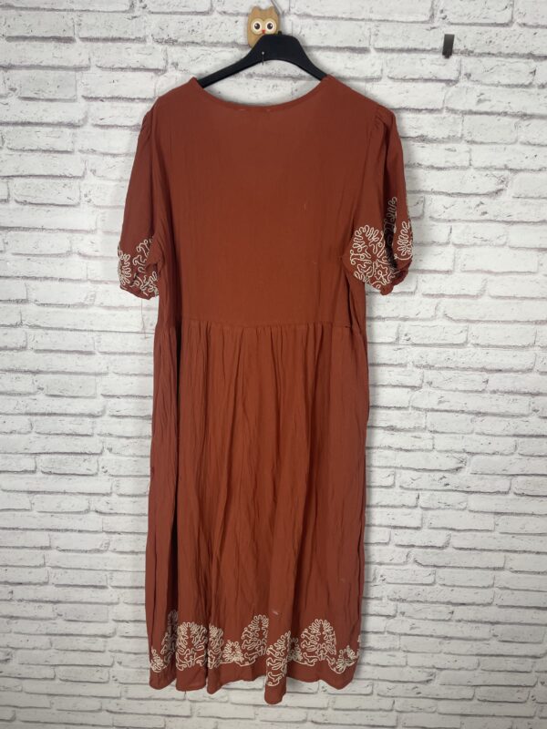 VESTIDO TEJA BORDADO - Imagen 7