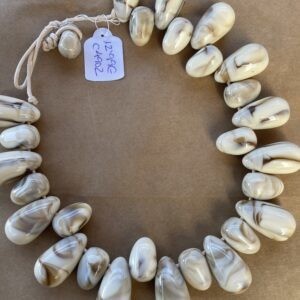 COLLAR BOLAS BEIG