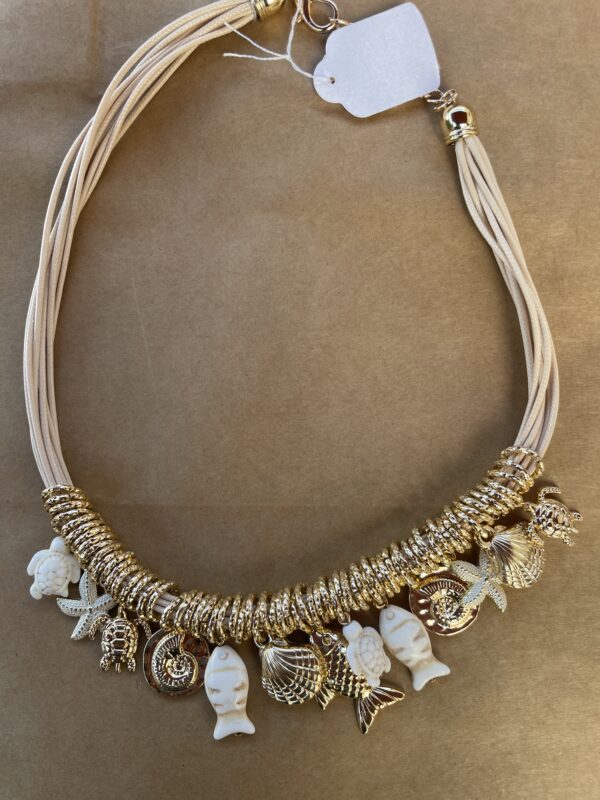 COLLAR PECES BEIG