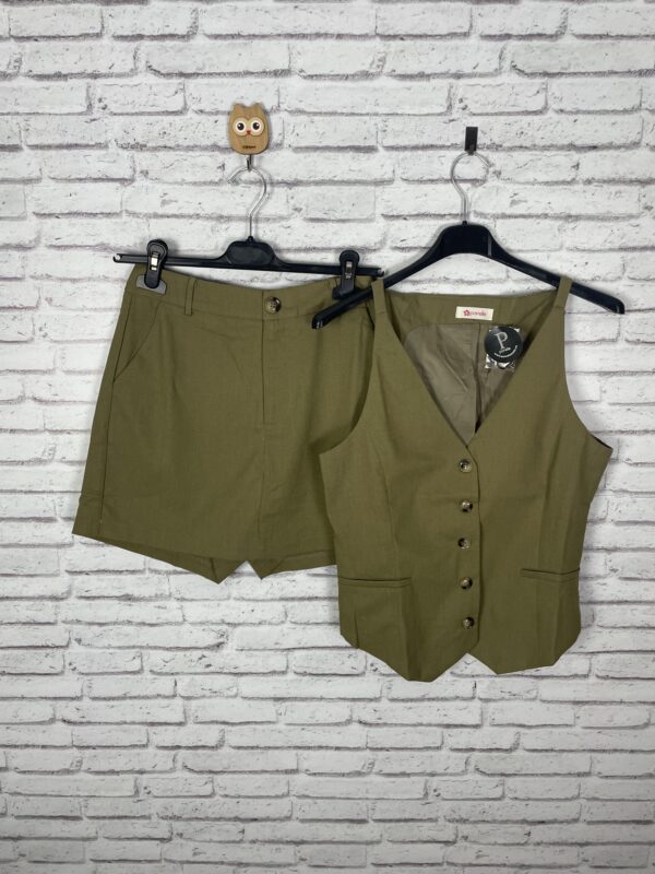 CONJUNTO CHALECO Y FALDA PANTALÓN  VERDE LINO