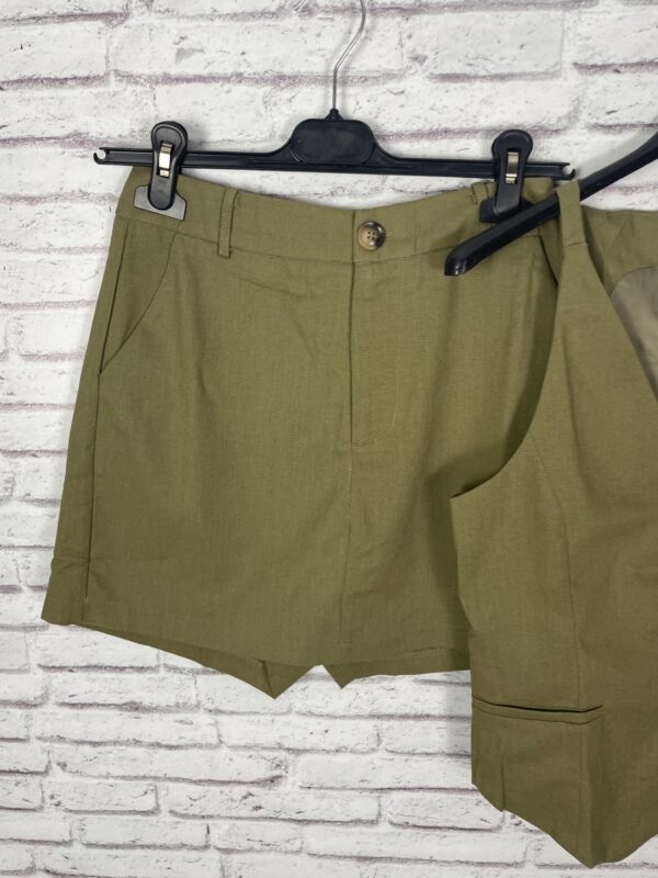 CONJUNTO CHALECO Y FALDA PANTALÓN  VERDE LINO - Imagen 2