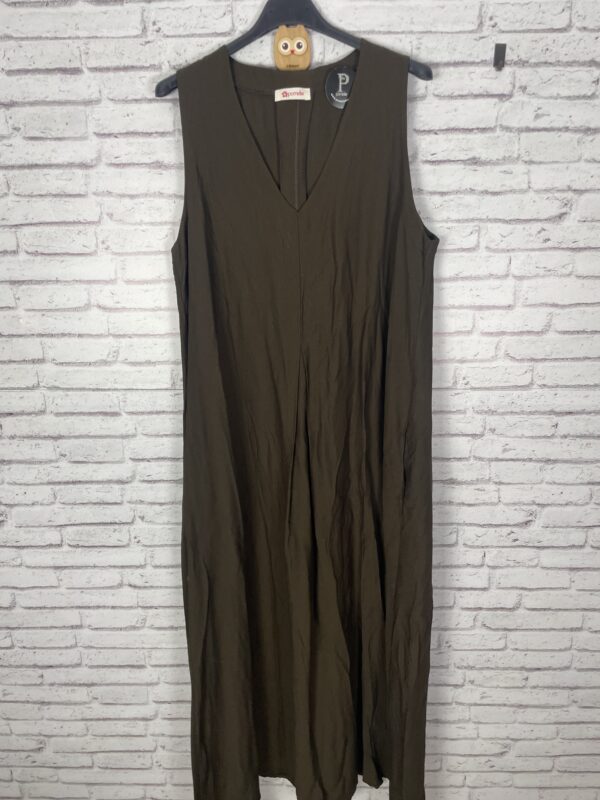 VESTIDO PICO CON BOLSILLOS CHOCOLATE