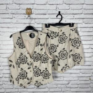 CONJUNTO CHALECO Y BERMUDA BORDADO