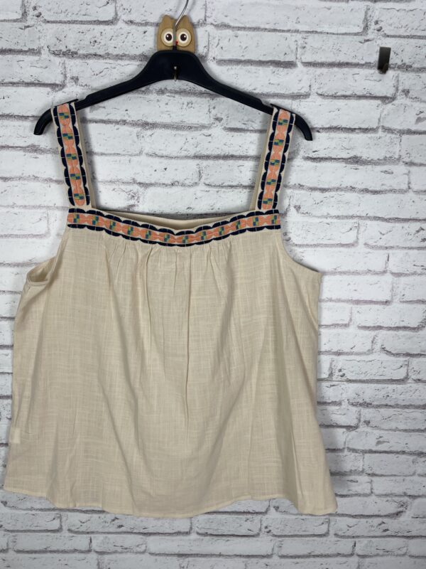TOP LINO BORDADO BEIG CINTA COLORES - Imagen 4