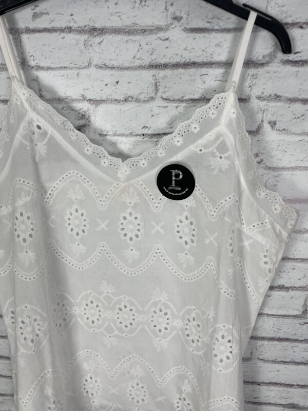 TOP PERFORADO BLANCO - Imagen 2