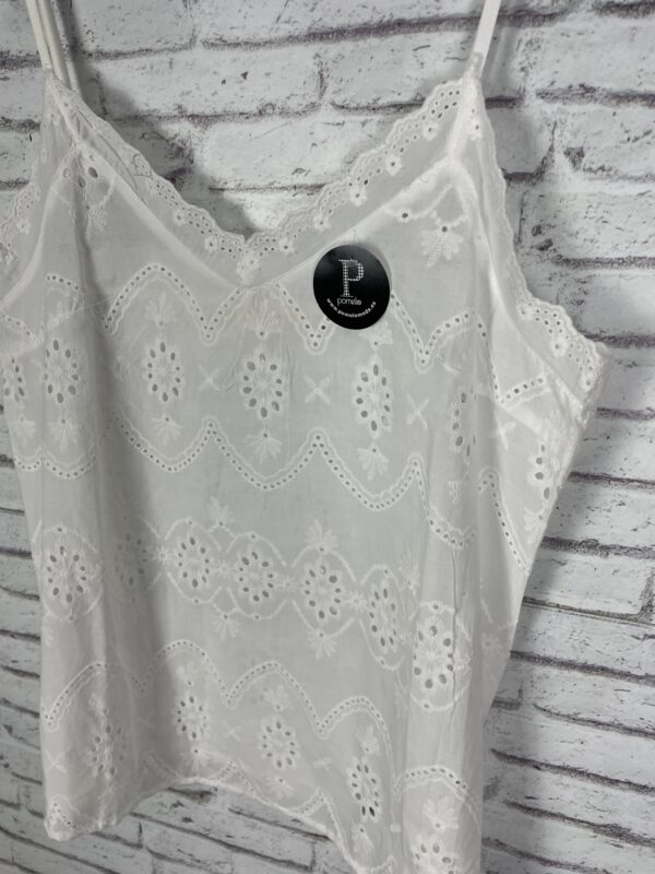 TOP PERFORADO BLANCO - Imagen 3