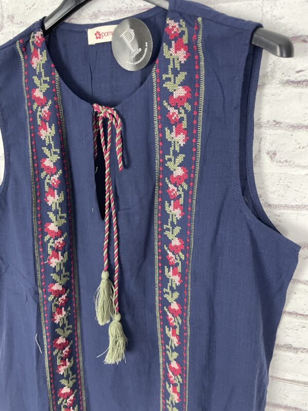 CAMISA BORDADA MARINO CON MOTAS - Imagen 2