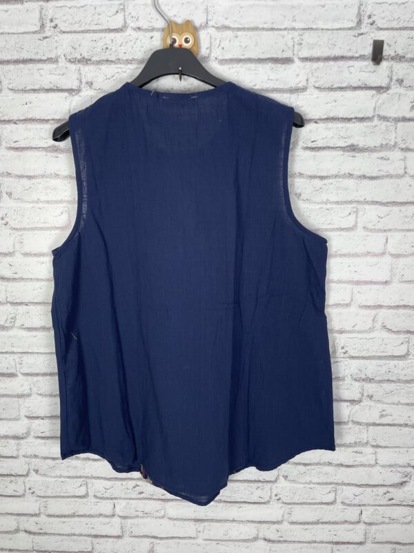 CAMISA BORDADA MARINO CON MOTAS - Imagen 4