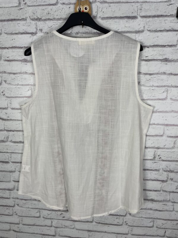 CAMISA BORDADA BLANCA CON MOTAS - Imagen 4