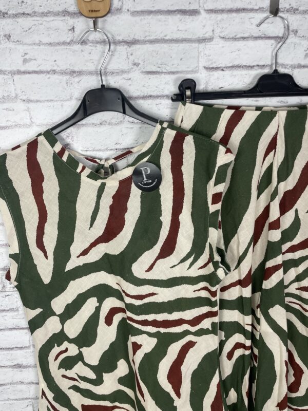 CONJUNTO LUNO FALDA Y TOP - Imagen 2