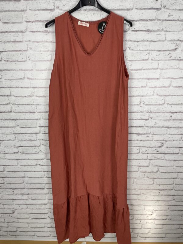VESTIDO PICO BLONDA CUELLO TEJA