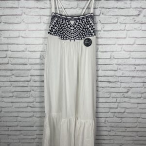 VESTIDO BLANCO BORDADO EN MARINO