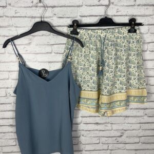 PIJAMA AZUL BOLITAS MADERA