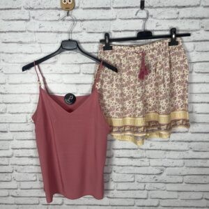PIJAMA ROSA BOLITAS MADERA