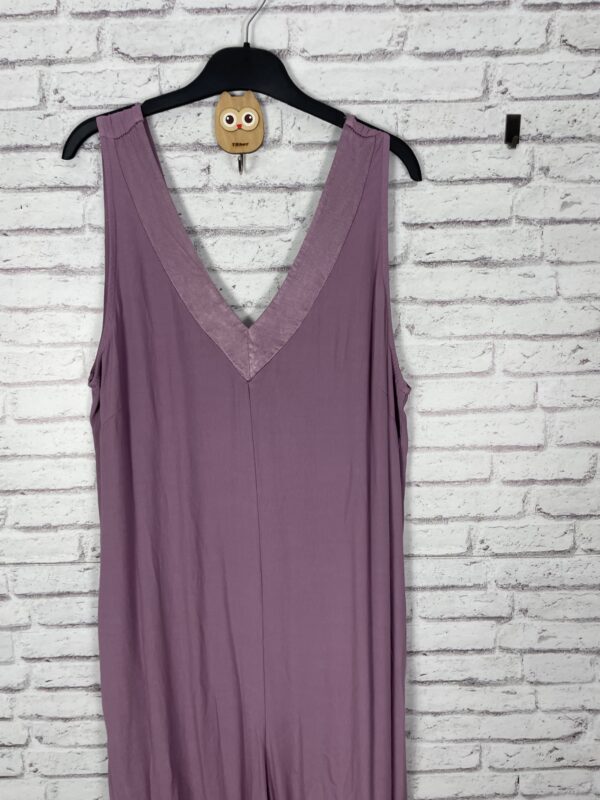 MONO SATINADO ESCOTE MALVA - Imagen 2
