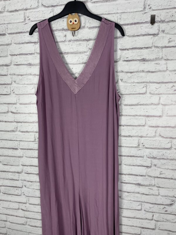 MONO SATINADO ESCOTE MALVA - Imagen 3