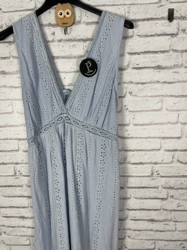 VESTIDO PERFORADO AZUL - Imagen 5