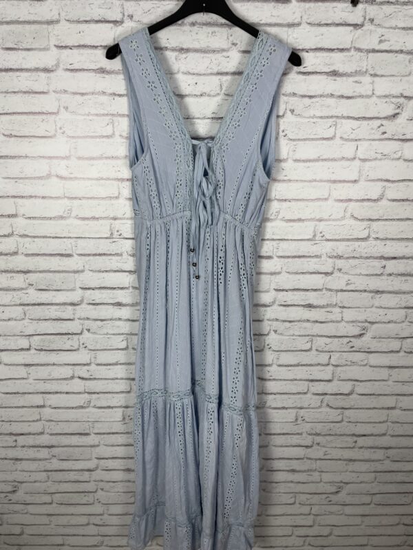 VESTIDO PERFORADO AZUL - Imagen 2