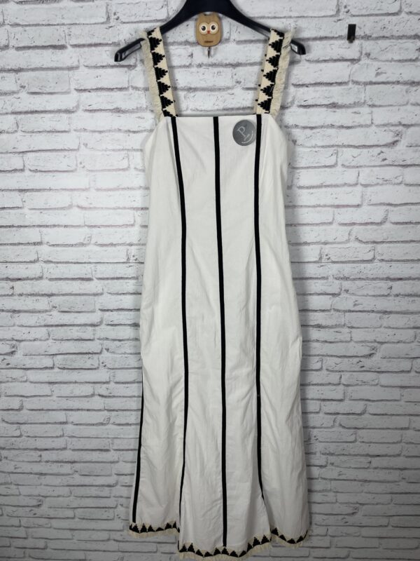 VESTIDO BLANCO LINO BORDADO NEGRO