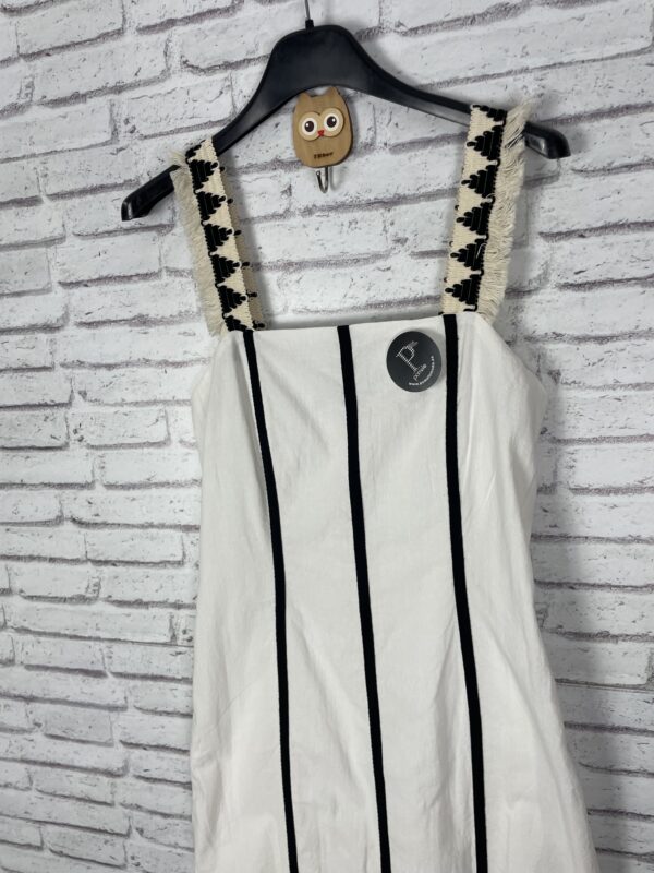 VESTIDO BLANCO LINO BORDADO NEGRO - Imagen 3
