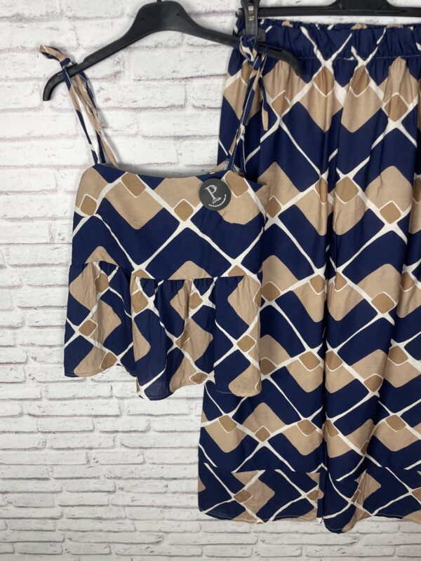 CONJUNTO TOP Y PANTALON MARINO Y CAMEL - Imagen 2