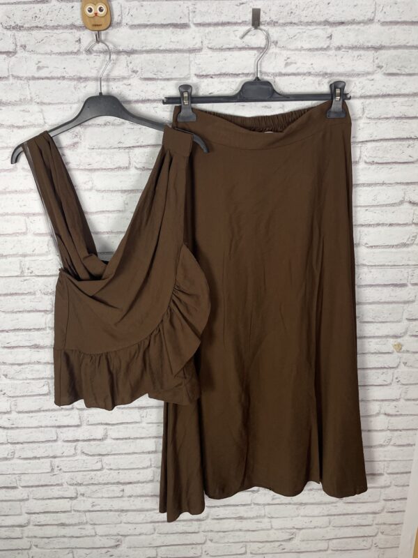 CONJUNTO TOP Y FALDA MARRON