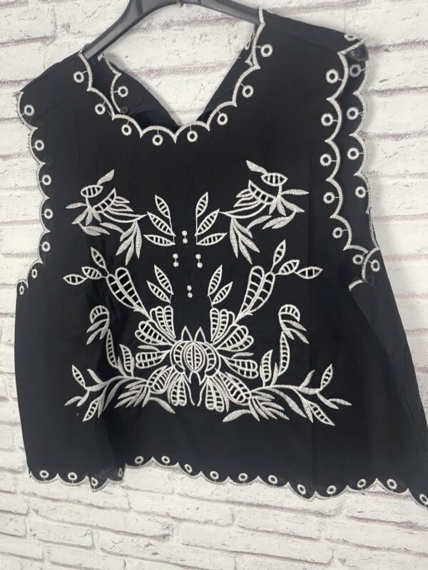 TOP BORDADO NEGRO - Imagen 3