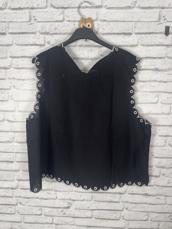 TOP BORDADO NEGRO - Imagen 4