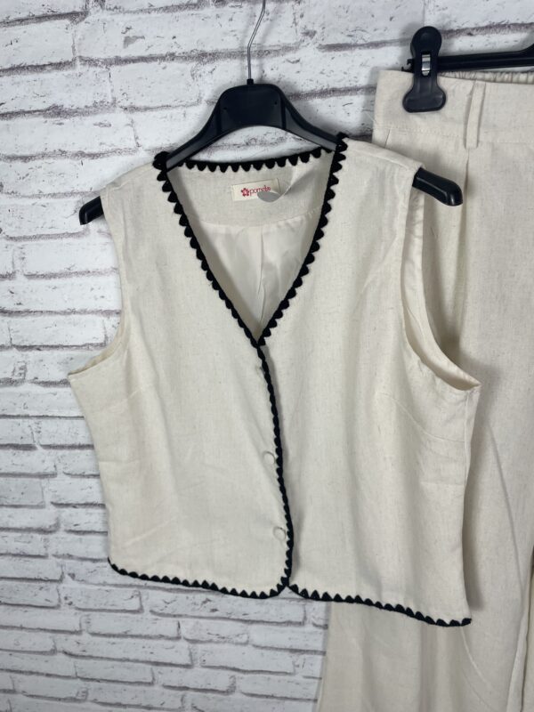 CONJUNTO CHALECO Y PANTALON - Imagen 2