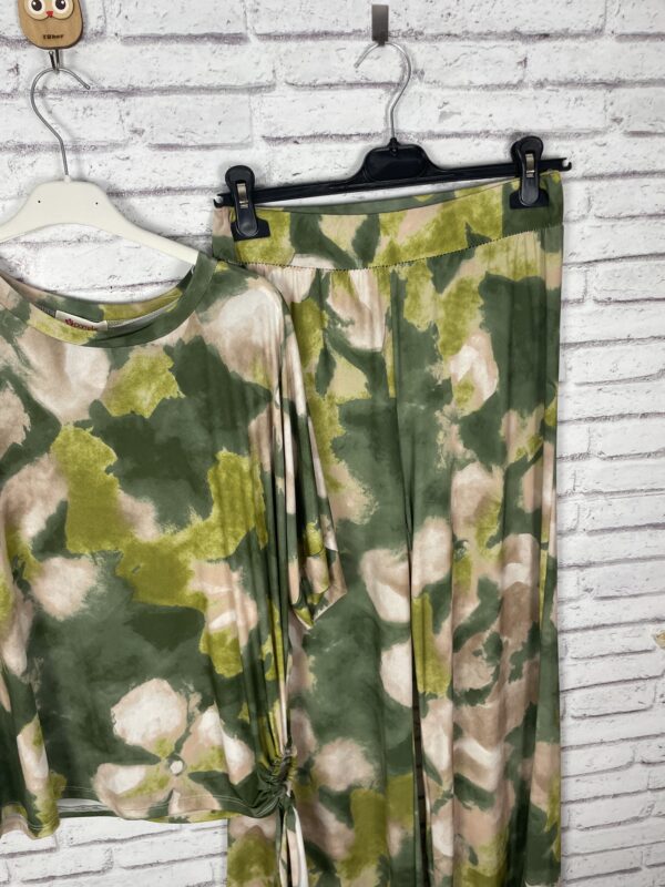 CONJUNTO PUNTO DE SEDA ESTAMPADO - Imagen 3