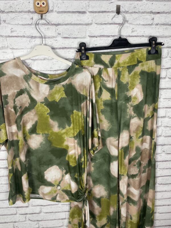CONJUNTO PUNTO DE SEDA ESTAMPADO - Imagen 4