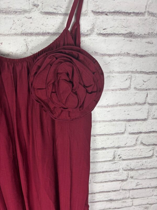 VESTIDO VOLANTE FLOR CIRUELA - Imagen 3
