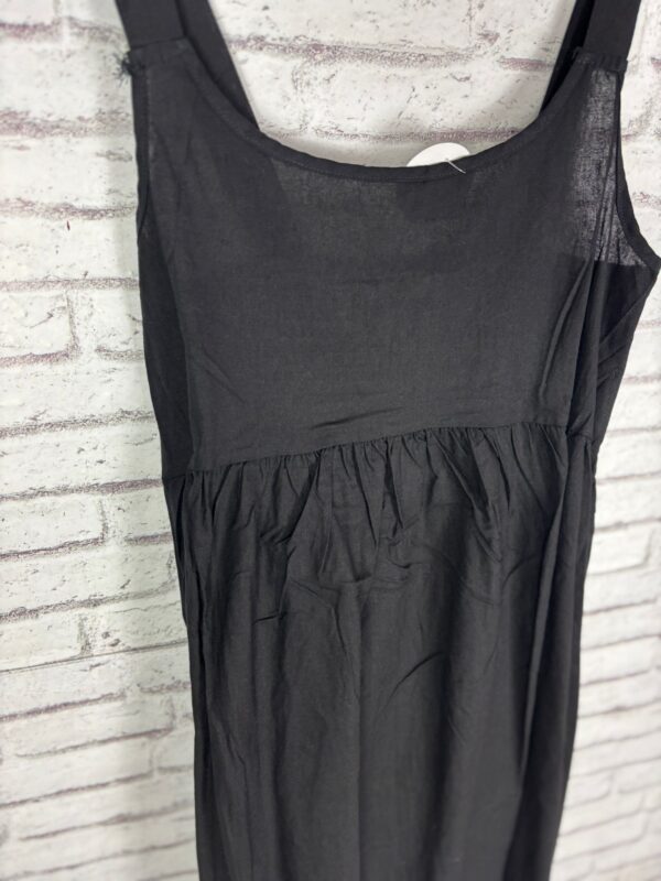 VESTIDO NEGRO CORTE PECHO - Imagen 3