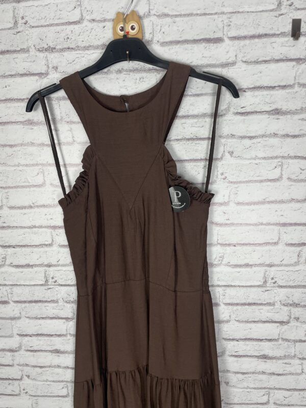 VESTIDO CRUZADO CON VOLANTITO MARRON - Imagen 3