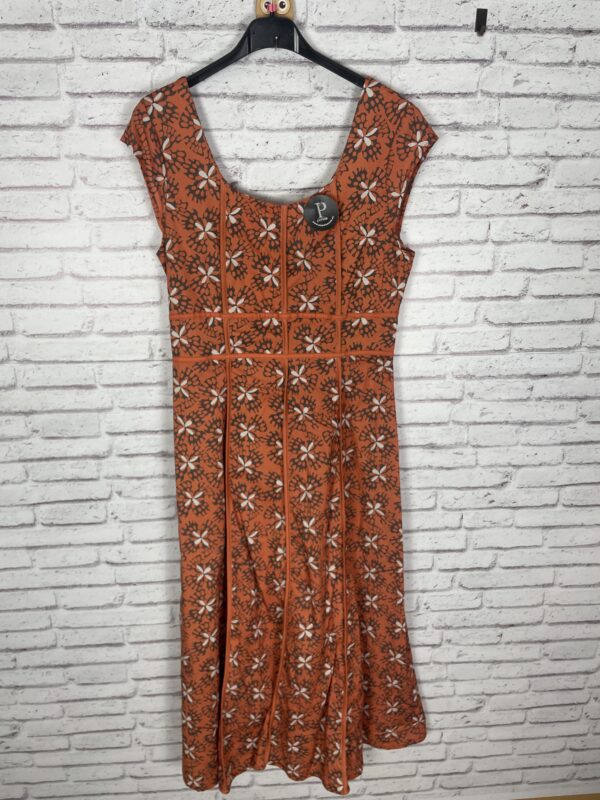 VESTIDO ESTAMPADO MARRON Y NARANJA CINTAS