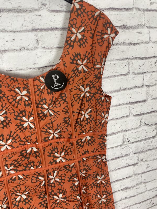 VESTIDO ESTAMPADO MARRON Y NARANJA CINTAS - Imagen 2