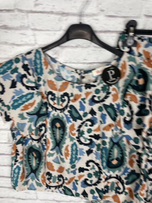 CONJUNTO ESTAMPADO AZUL Y MOSTAZA - Imagen 2