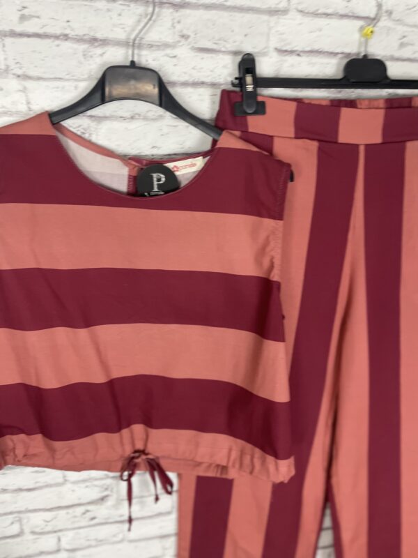 CONJUNTO RAYAS CIRUELA Y CORAL - Imagen 2